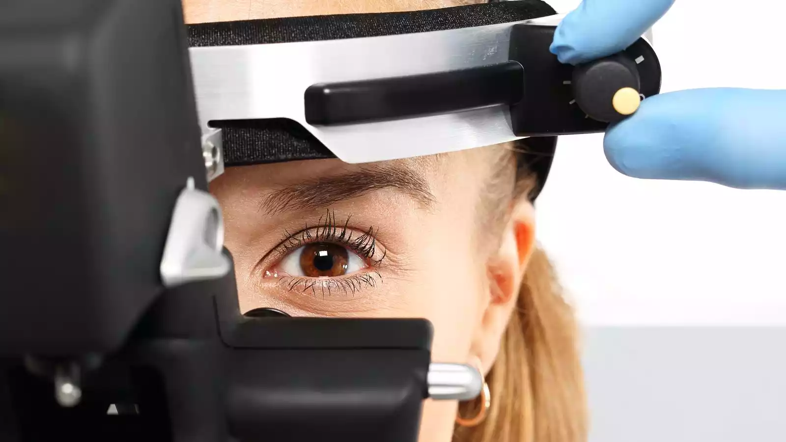 الجراحة الانكسارية لتصحيح النظر: رؤية أوضح بلا نظارات