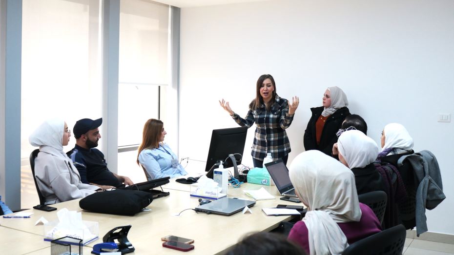 دورة تدريبية بعنوان العروض التقديمية وفنون الإلقاء