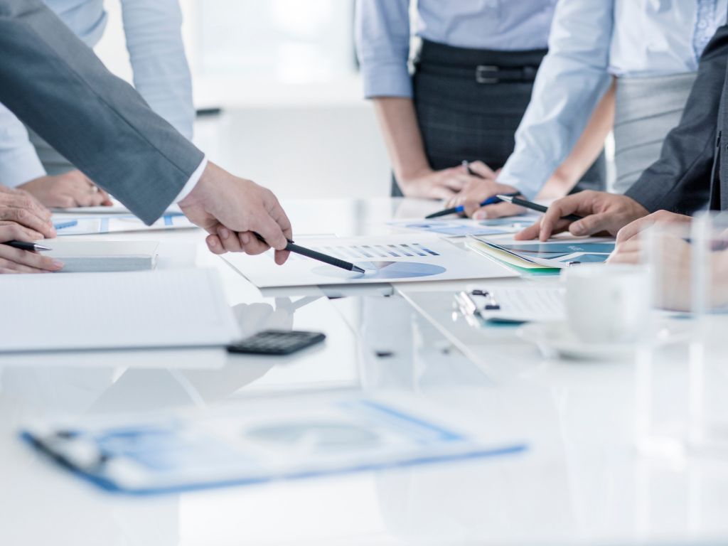 مشرفي الأقسام في دورة تدريبية حول أساسيات إدارة الاجتماعات